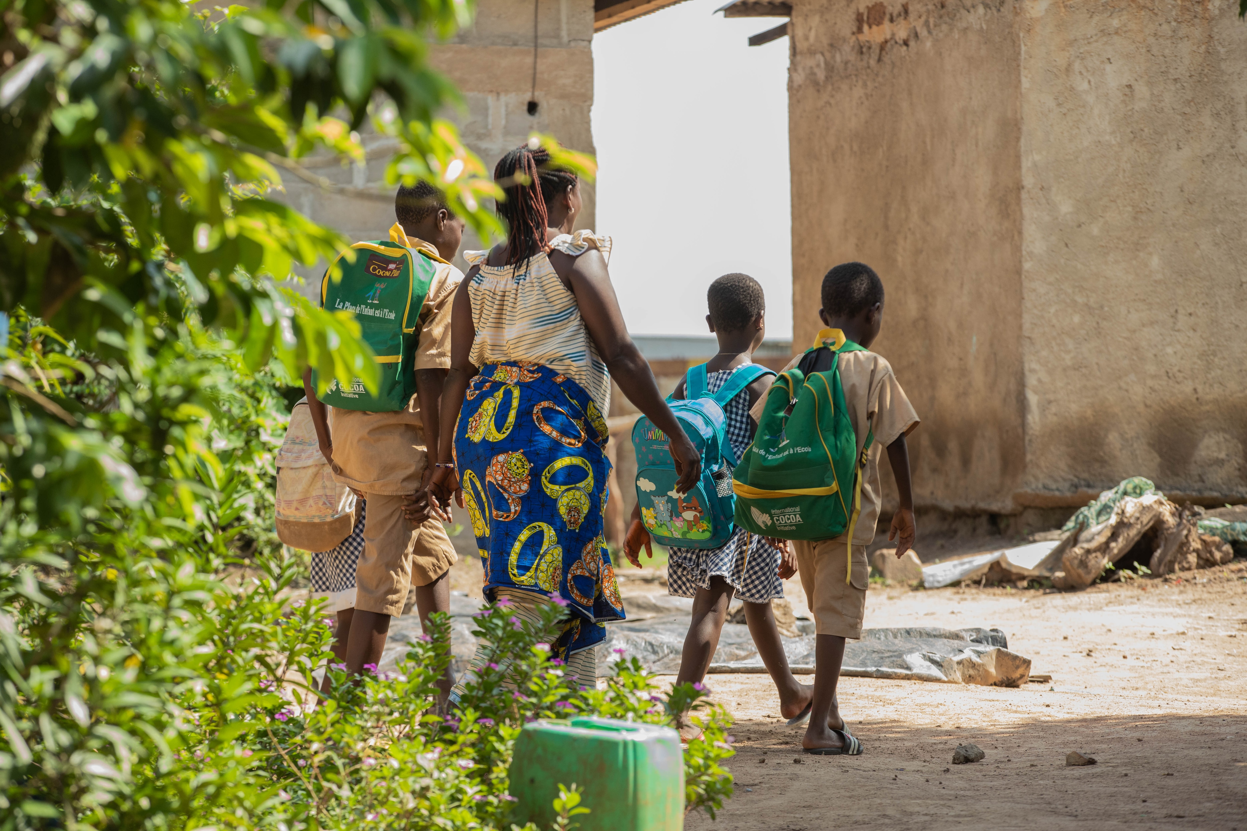 Enfants qui rentrent en classe